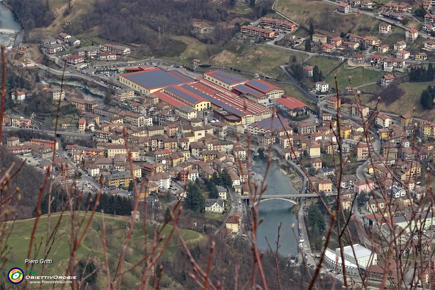 62 Panorama su S. Giovanni Bianco dalla Croce del Ronco Molinasco (1179 m).JPG